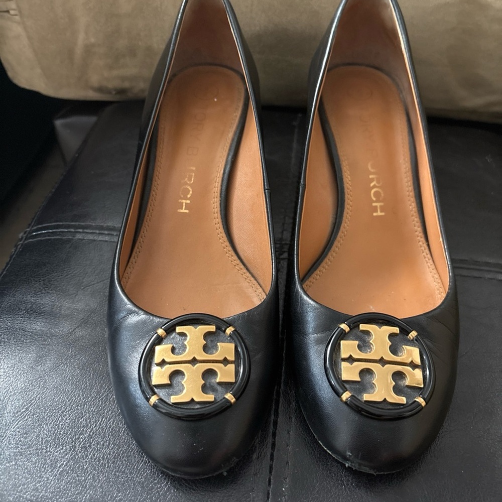 Tory Burch x Black Pumps Not being made anymore. Size 8.5
